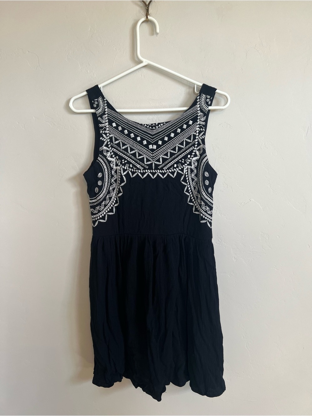 Boho Chic Black and White Embroidered Tribal Pattern Sleeveless Scoop Neck Dress
